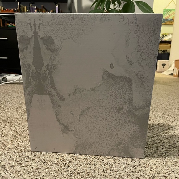 MAKE ME AN OFFER and bundle it! Large purple gift box. Approx 12”X11”X5” - Picture 4 of 11